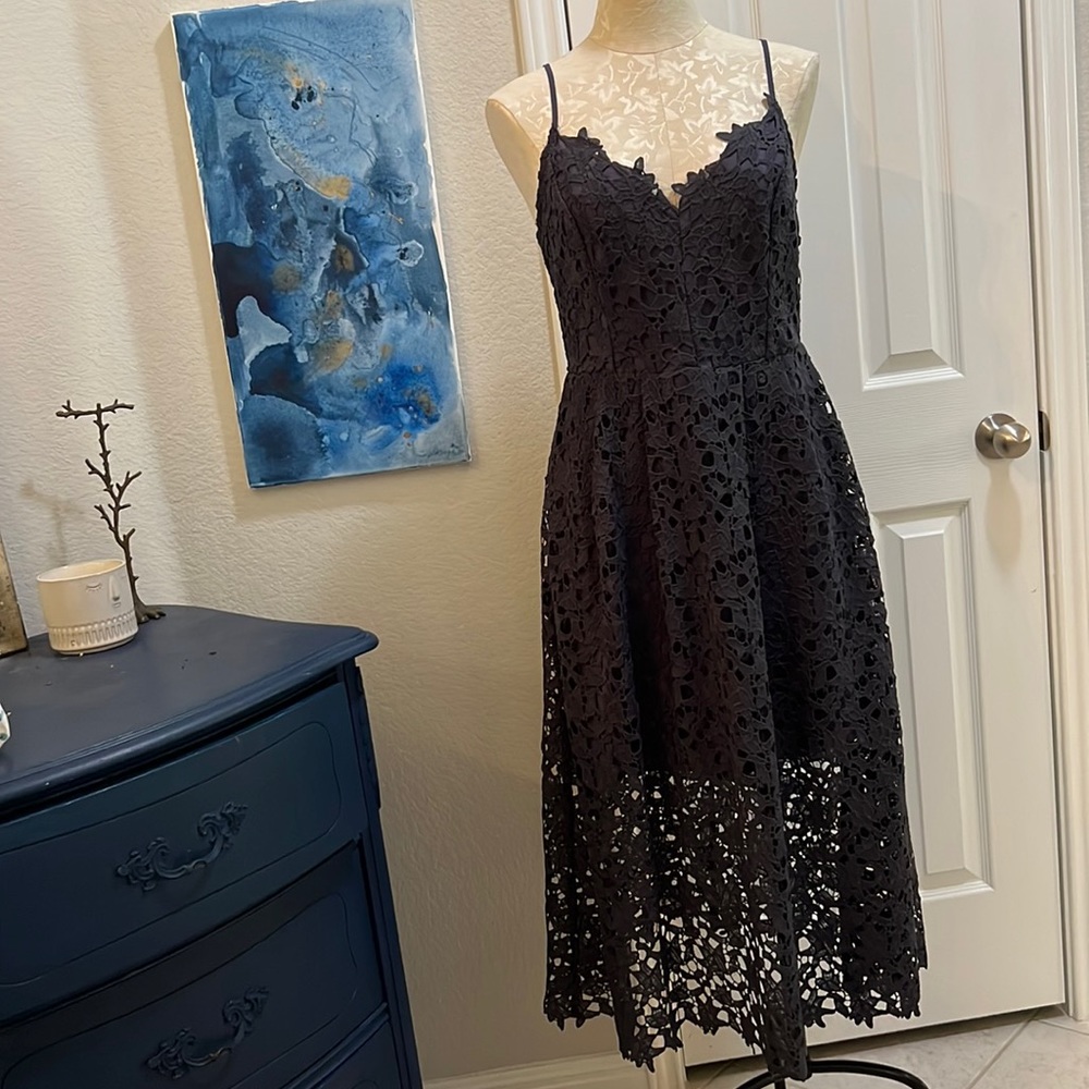 ASTER Label navy floral embroidered dress 💙